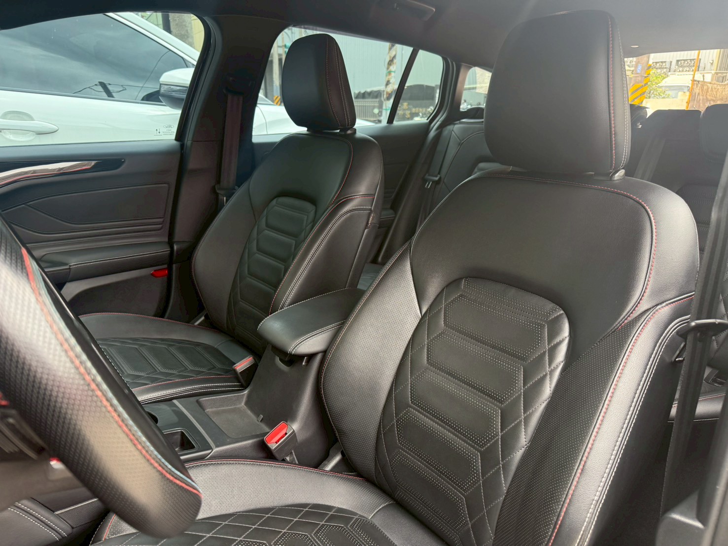 2024 Ford Focus Wagon V:圖片 6